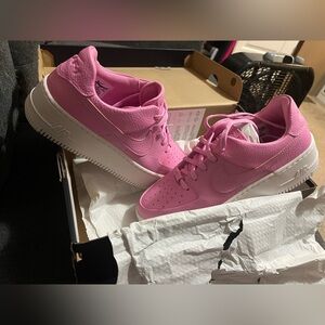 2019
Wmns Air Force 1 Sage Low
'Psychic Pink'